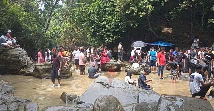 পাহাড়-ঝরনার তীর্থস্থান মিরসরাইয়ে আবাসন সংকট