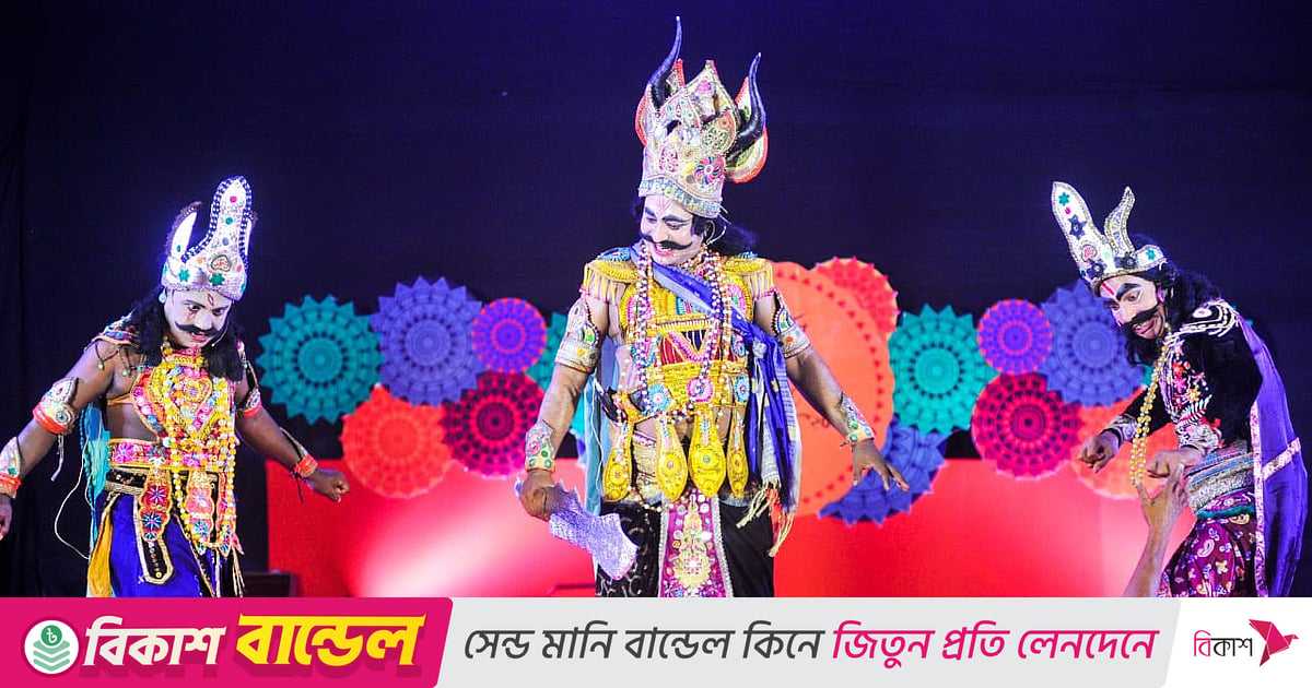 নগরে জমজমাট যাত্রাপালা, ঢাকঢোল