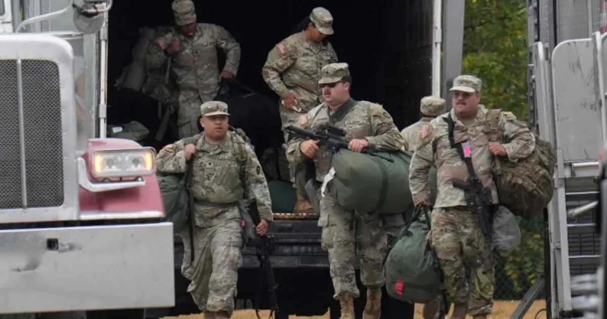 অভিবাসন ইস্যুতে শিকাগোর মেয়র ও ইলিনয় গভর্নরকে কারাগারে পাঠানোর দাবি ট্রাম্পের