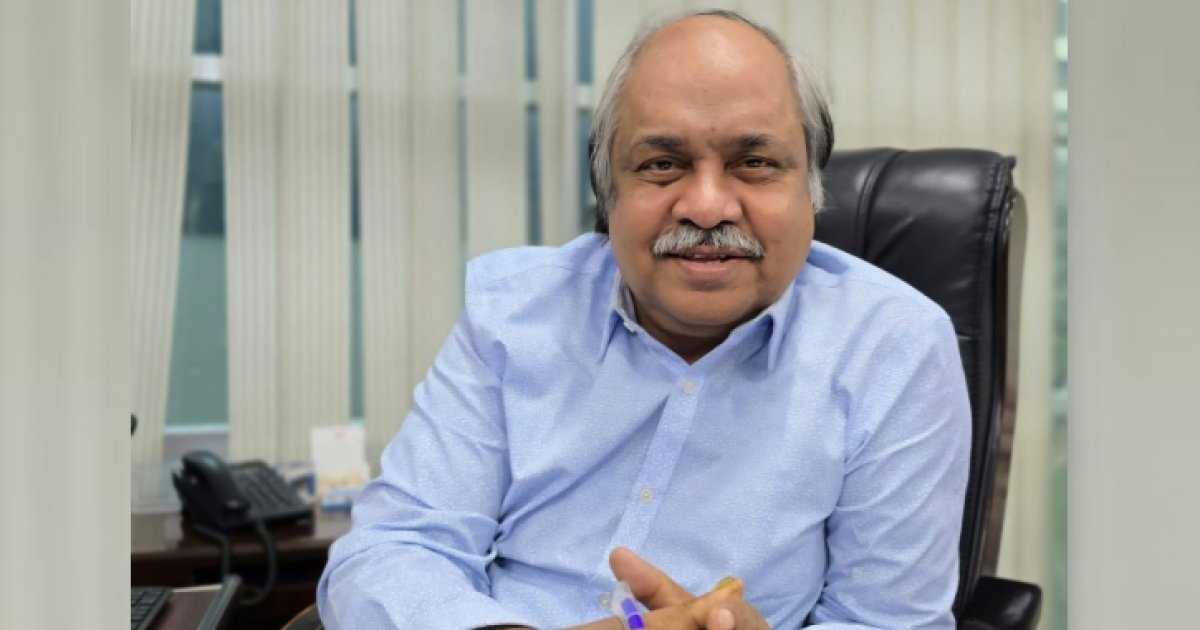 তির্যক সূর্যের নাম হাসান হাফিজ