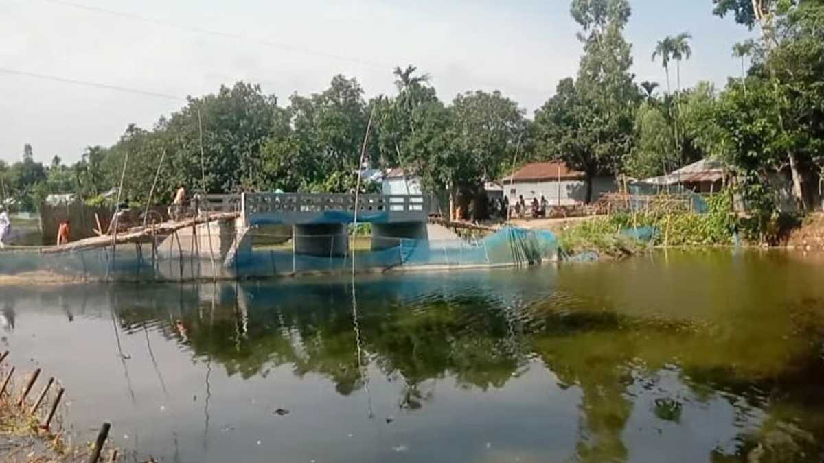 গাইবান্ধায় সেতু আছে, নেই সংযোগ সড়ক—এলাকাবাসীর ক্ষোভ