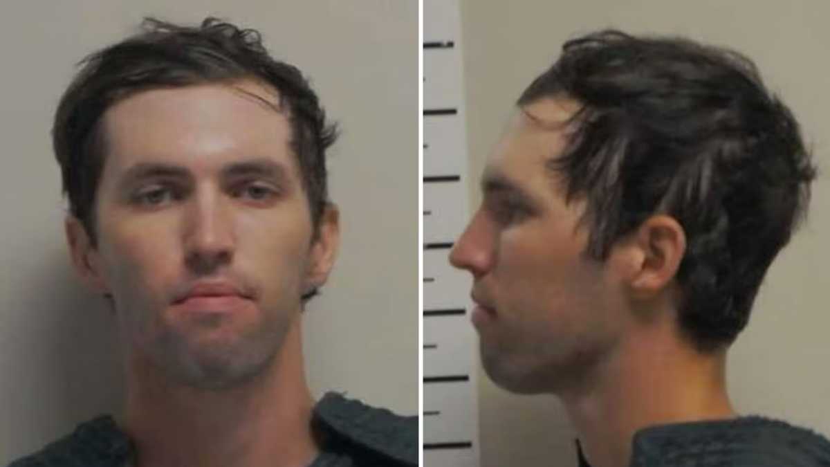 চার্লি কার্কের হত্যাকাণ্ডে অভিযুক্ত ২২ বছর বয়সী টেইলর রবিনসনকে গ্রেফতার