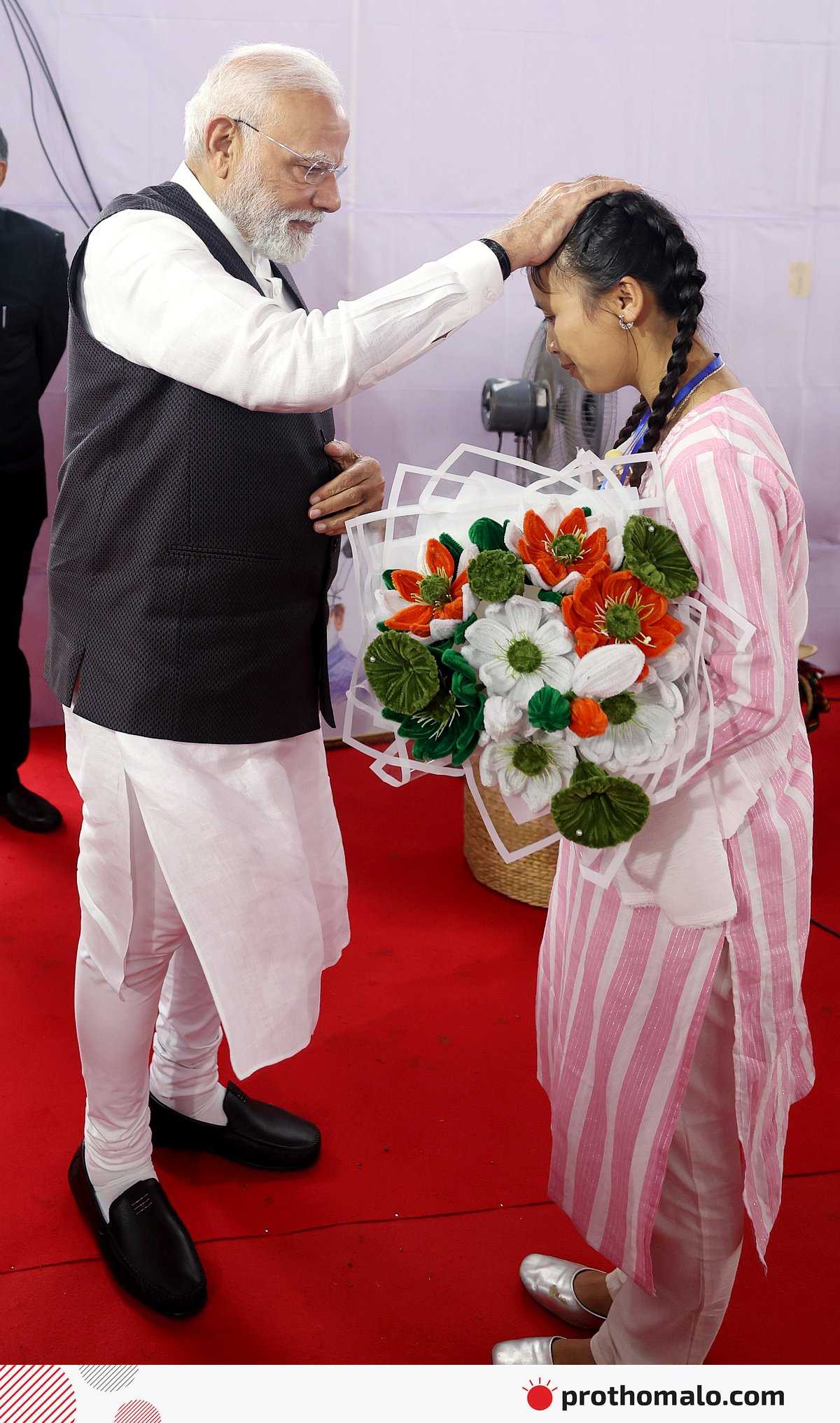 ৮৬৪ দিনে মোদির ৪৬ দেশ সফর, মণিপুরে থাকলেন মাত্র তিন ঘণ্টা: মোদিকে খোঁচা খাড়গের